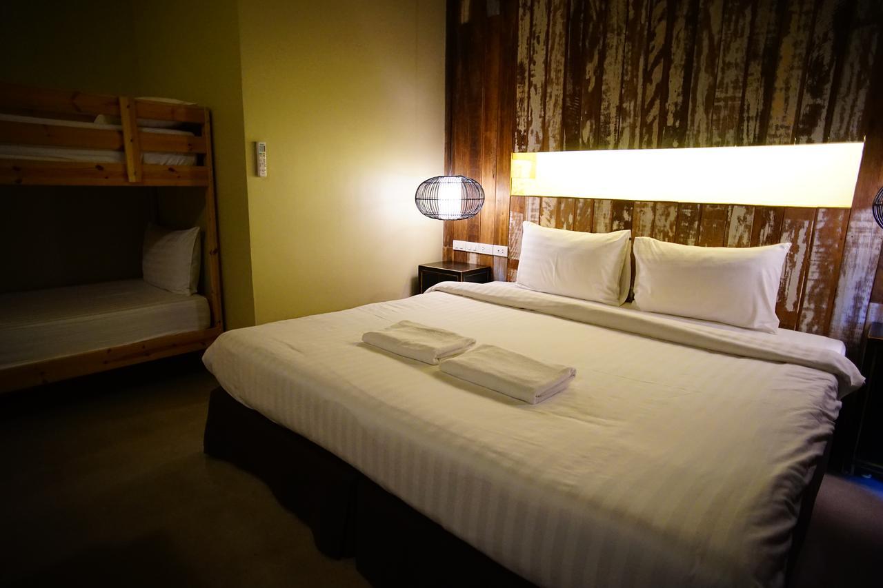 Kamar Keluarga - Pemandangan Jalan